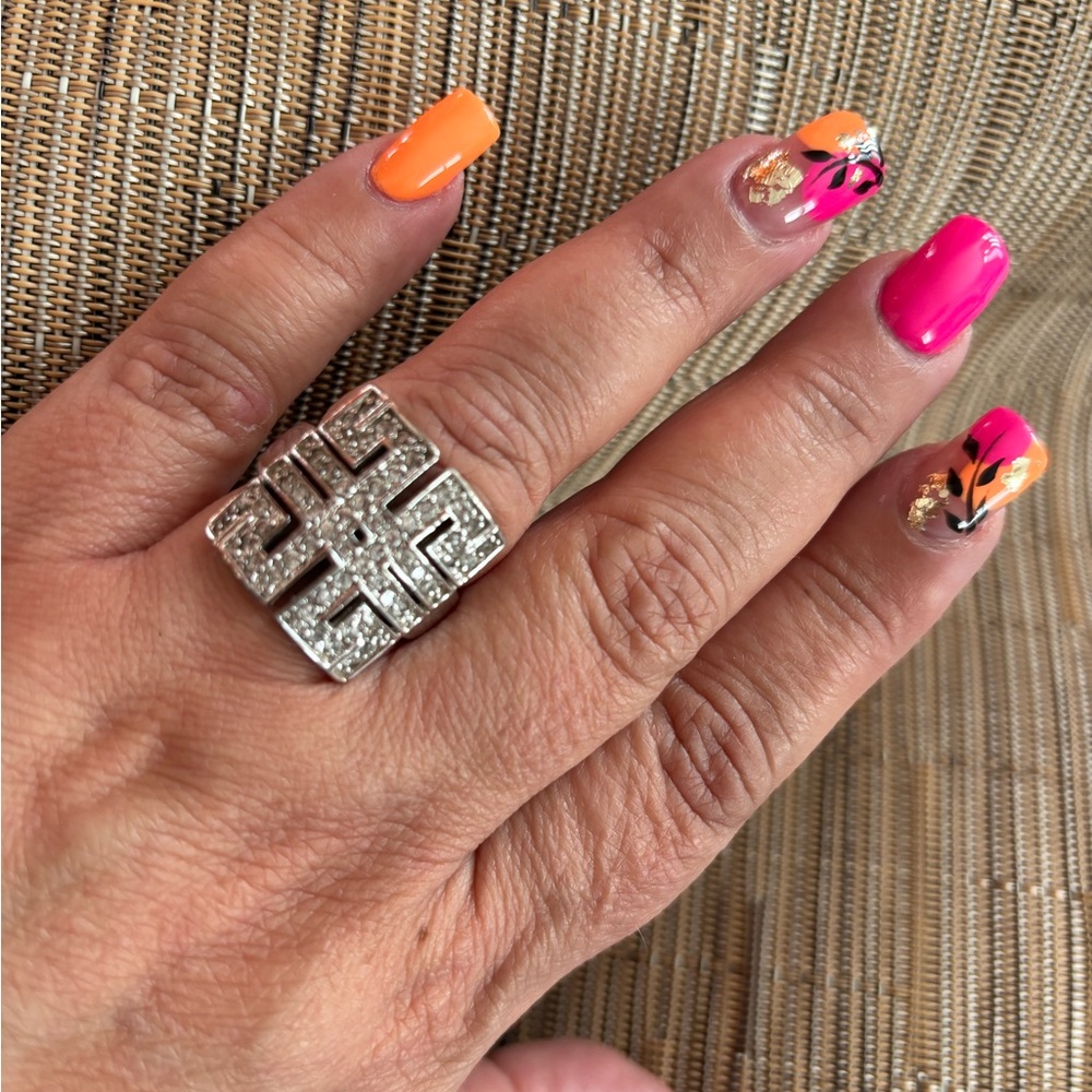 Elegant Silver Geometric Ring